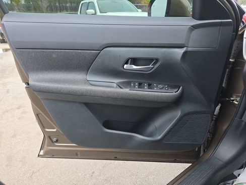 Used 2025 Nissan Kicks SV image 29