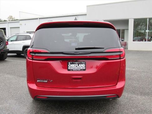 New 2026 Chrysler Pacifica Select w/ S Appearance Package image 5