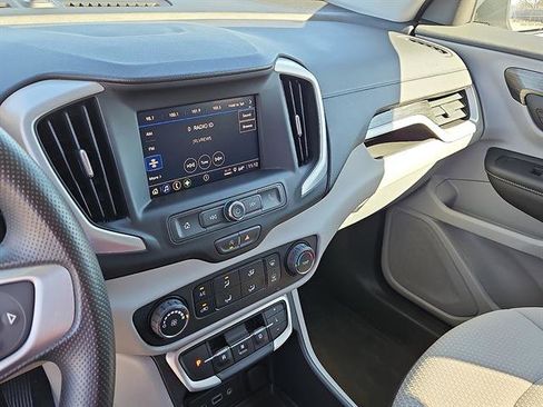 Used 2024 GMC Terrain SLE image 17