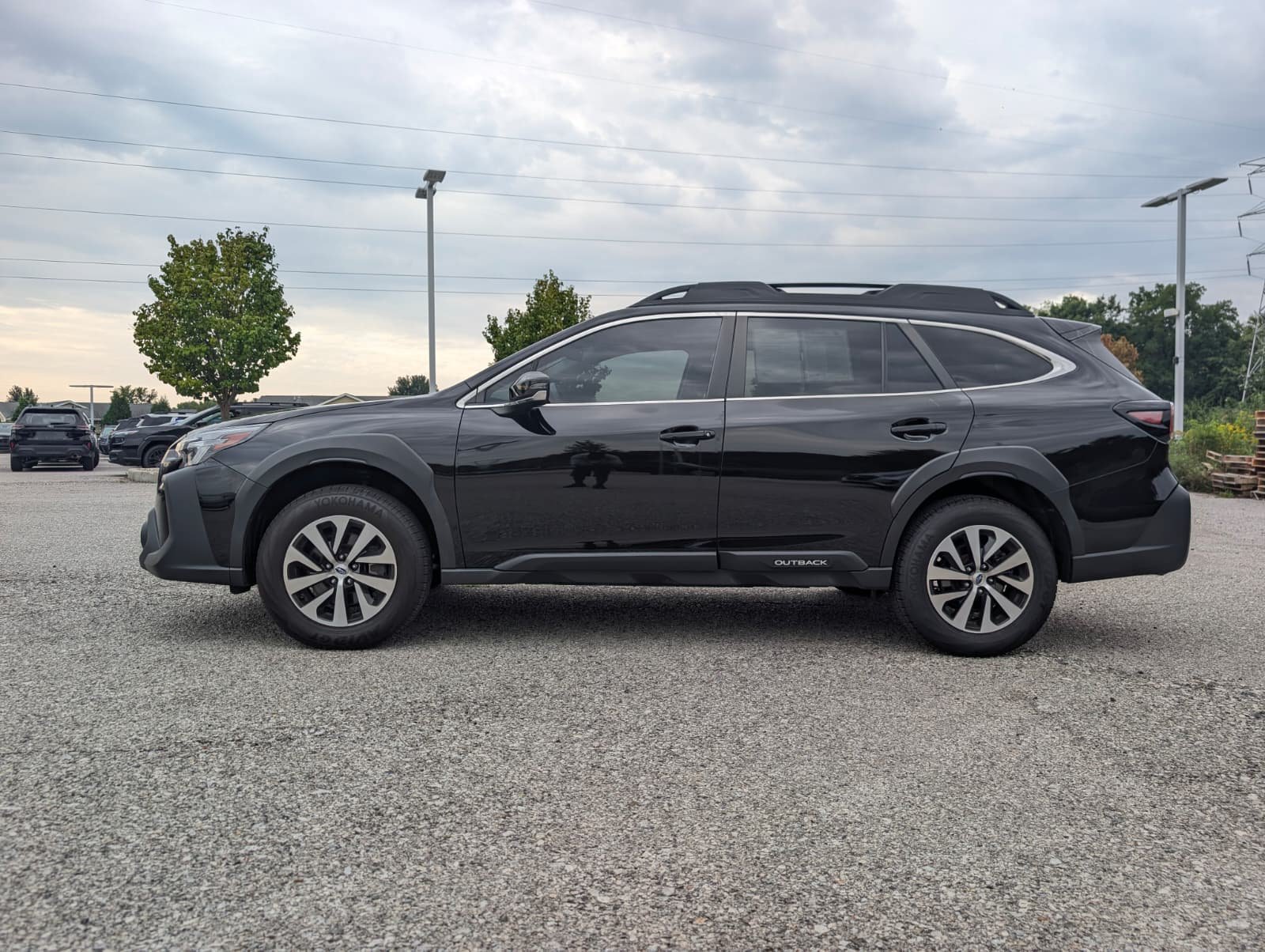 Certified 2025 Subaru Outback Premium AWD/4WD image 2