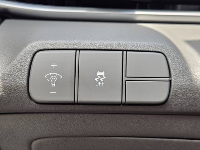 Used 2025 Hyundai Elantra SEL FWD image 21