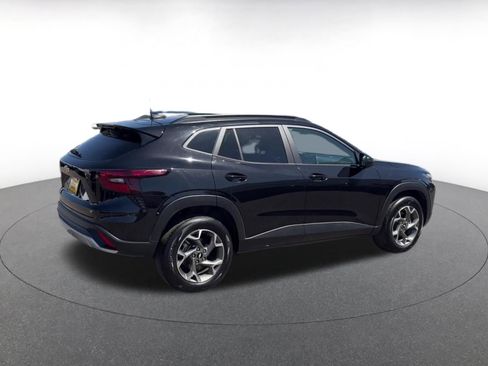 Used 2025 Chevrolet Trax LT FWD image 14