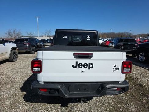 Used 2023 Jeep Gladiator Willys image 7