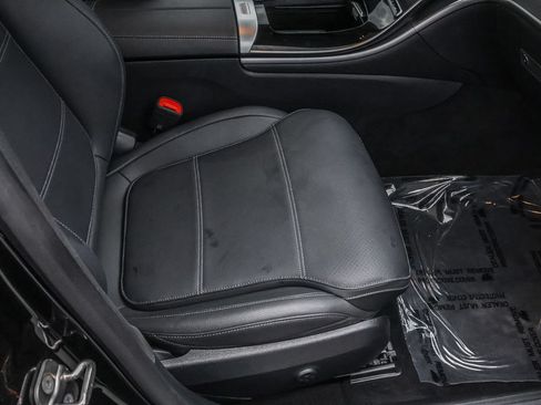 Used 2025 Mercedes-Benz C 300 4MATIC Sedan image 38