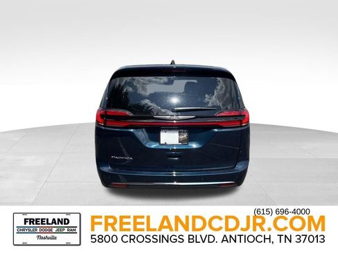 New 2025 Chrysler Pacifica Select FWD image 6