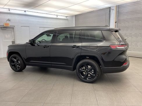 New 2025 Jeep Grand Cherokee L Limited w/ Black Appearance Package AWD/4WD image 8