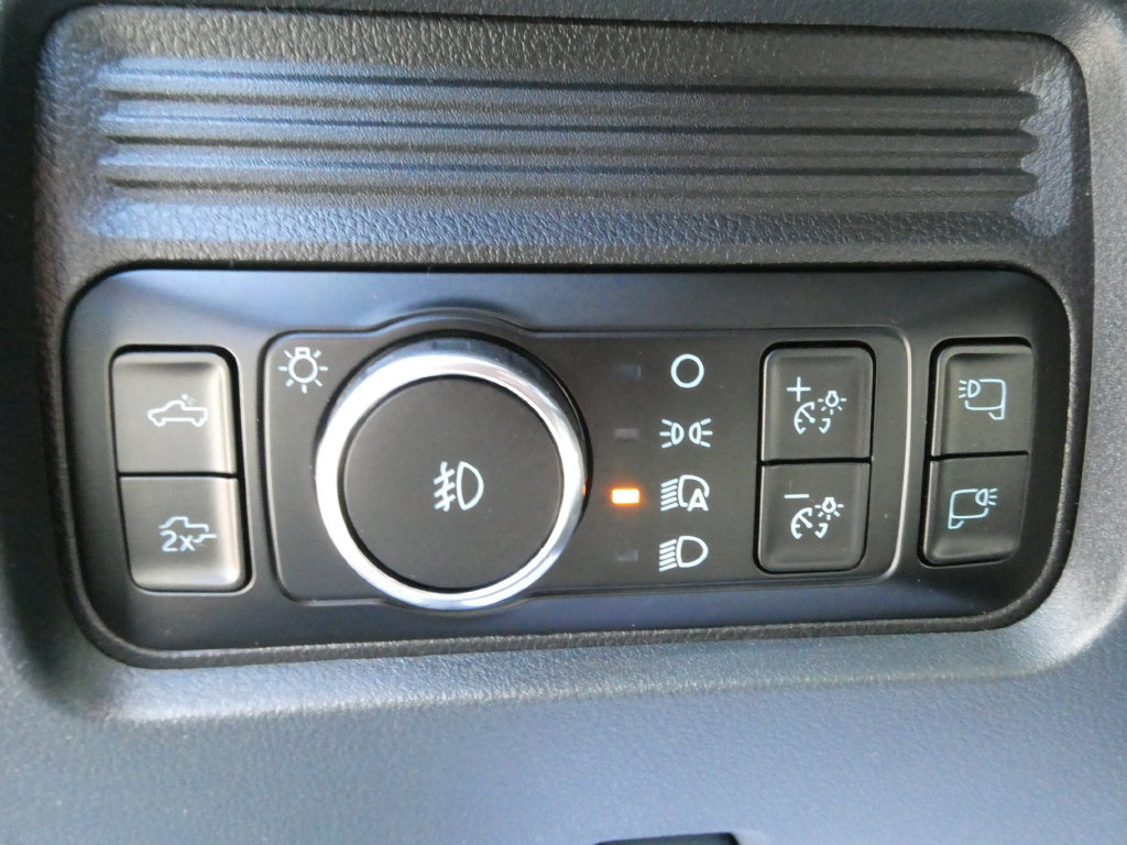 Used 2025 Ford F250 Lariat w/ Tremor Off-Road Package AWD/4WD image 25
