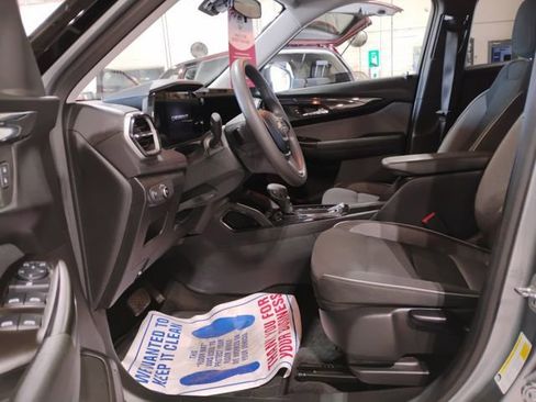 Used 2024 Chevrolet TrailBlazer LS w/ LS Convenience Package image 9