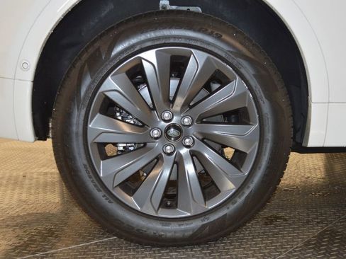 Used 2025 Land Rover Discovery Sport S image 12