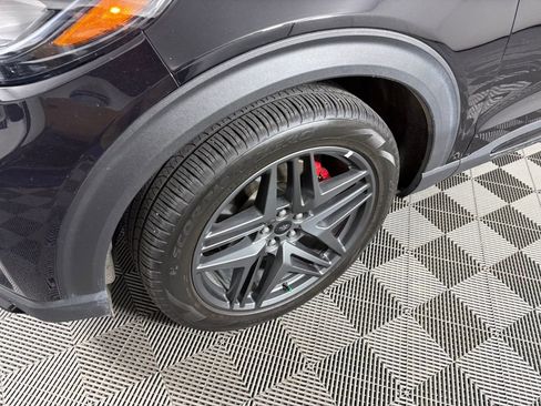 Certified 2025 Ford Explorer ST image 11