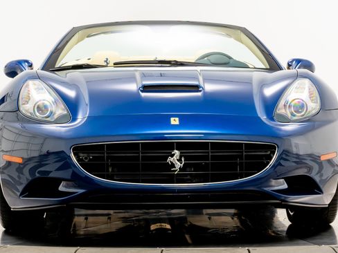 Used 2012 Ferrari California image 4