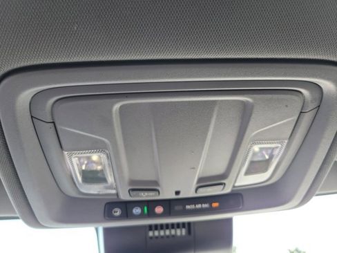 Used 2022 Chevrolet Silverado 1500 Custom image 30