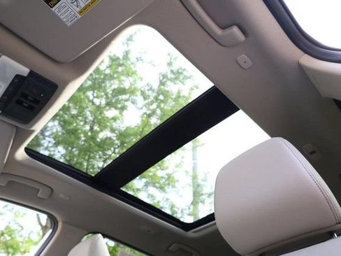 Certified 2025 Nissan Rogue SL w/ Tech Package FWD image 9