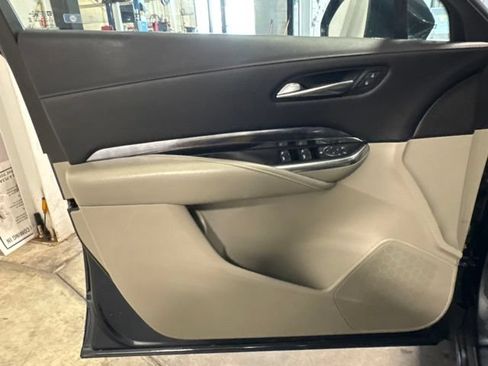 Used 2019 Cadillac XT4 Luxury w/ Cold Weather Package FWD image 11
