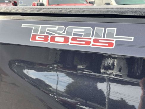 Used 2022 Chevrolet Silverado 1500 LT Trail Boss w/ LPO, Dark Essentials Package AWD/4WD image 12