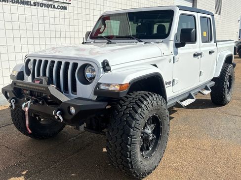 Used 2022 Jeep Gladiator Overland w/ Popular Equipment Package image 1