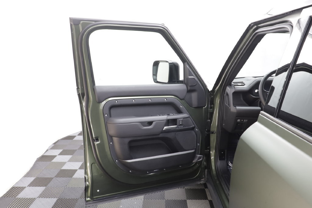 Certified 2026 Land Rover Defender 110 X-Dynamic SE AWD/4WD image 5