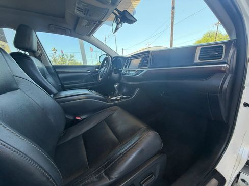 Used 2015 Toyota Highlander Limited Platinum AWD/4WD image 20