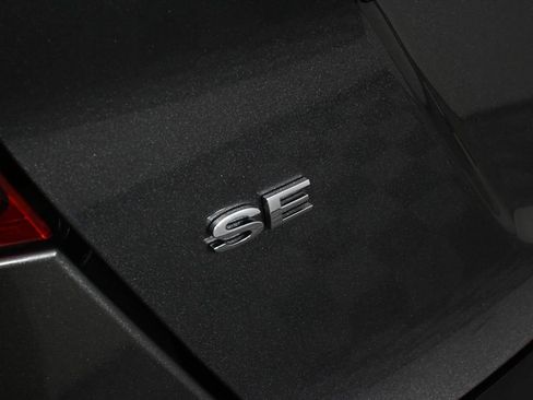 Used 2015 Ford Fiesta SE image 25