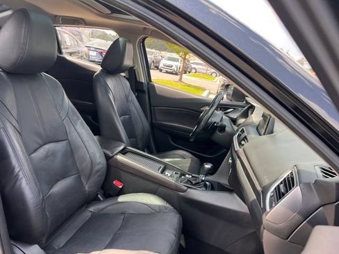 Used 2017 MAZDA MAZDA3 Grand Touring w/ Premium Equipment Package FWD image 32