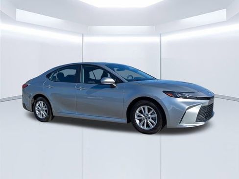 Used 2025 Toyota Camry LE image 1