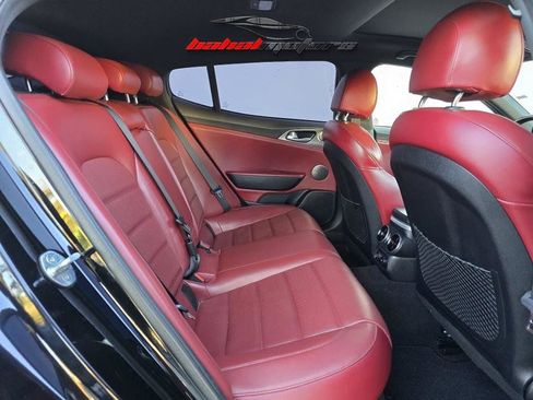 Used 2018 Kia Stinger GT2 image 12