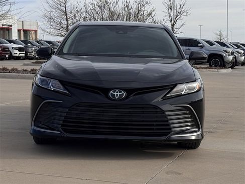Used 2024 Toyota Camry LE image 7