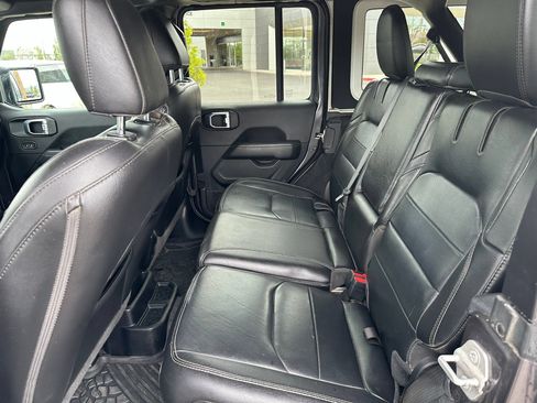 Used 2021 Jeep Wrangler Unlimited Sahara AWD/4WD image 5