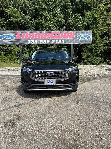 Used 2024 Ford Escape Active AWD/4WD image 2
