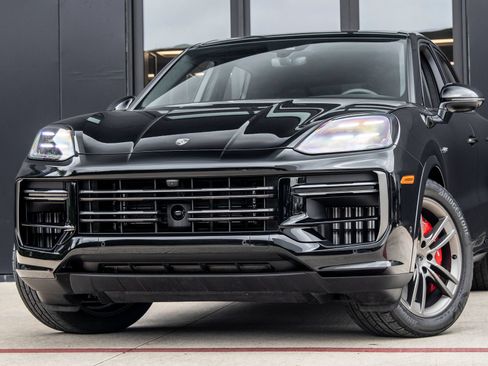 New 2025 Porsche Cayenne Turbo AWD/4WD image 7
