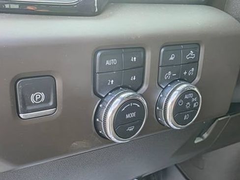 Used 2025 GMC Sierra 3500 Denali AWD/4WD image 17