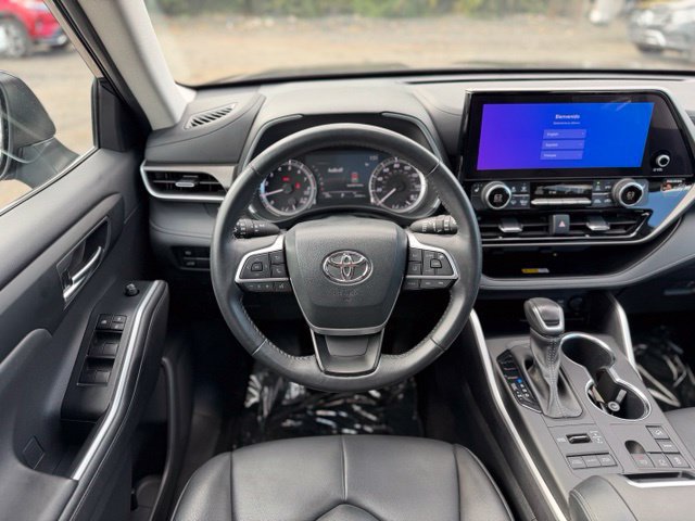 Used 2023 Toyota Highlander XLE AWD/4WD image 23
