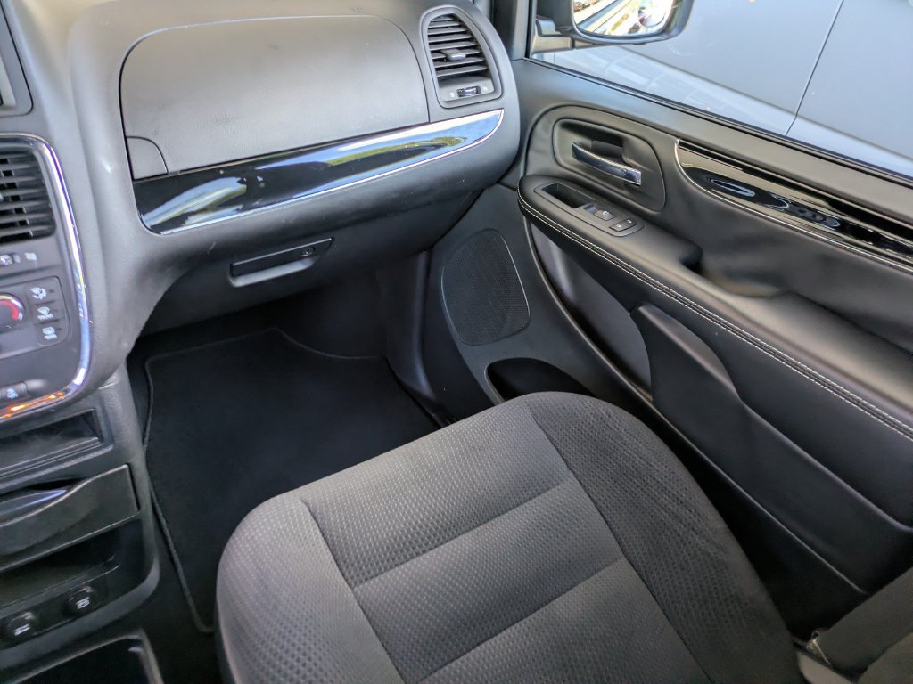 Used 2019 Dodge Grand Caravan SE FWD image 18