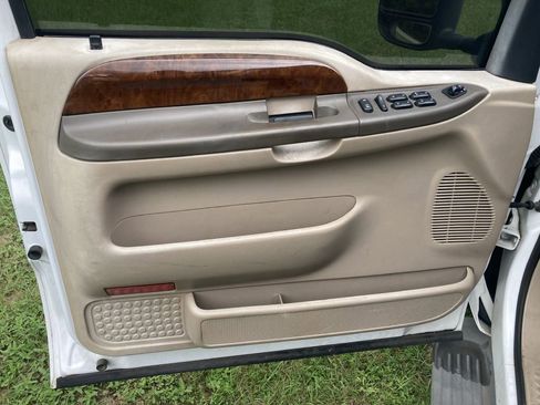 Used 2004 Ford F350 Lariat image 14