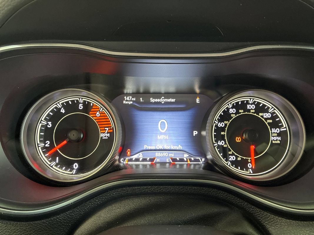 Used 2019 Jeep Cherokee Trailhawk w/ Cold Weather Group AWD/4WD image 14