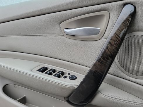 Used 2009 BMW 128i Convertible image 30