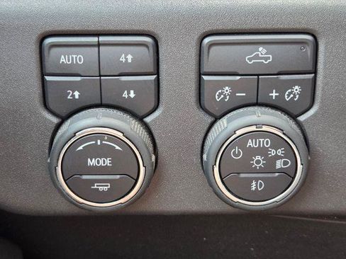 Used 2022 Chevrolet Silverado 1500 LT Trail Boss w/ Convenience Package II image 46