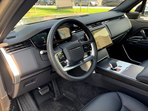 New 2025 Land Rover Range Rover SE image 8