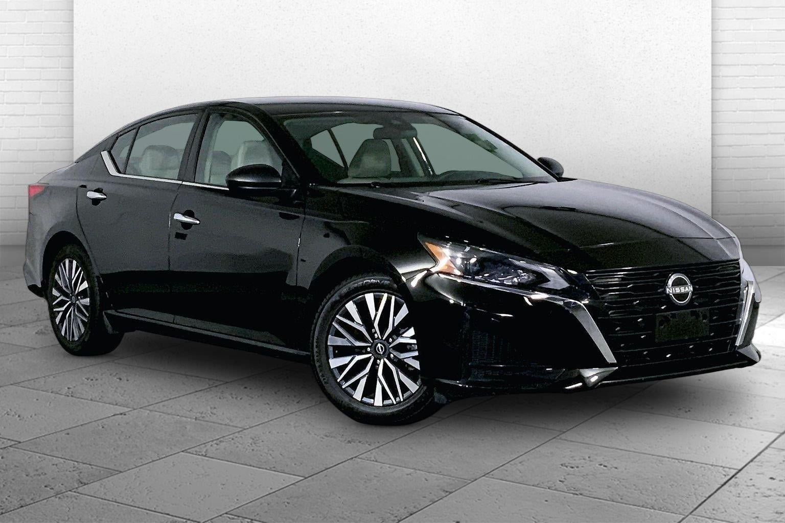 Used 2025 Nissan Altima 2.5 SV FWD image 1