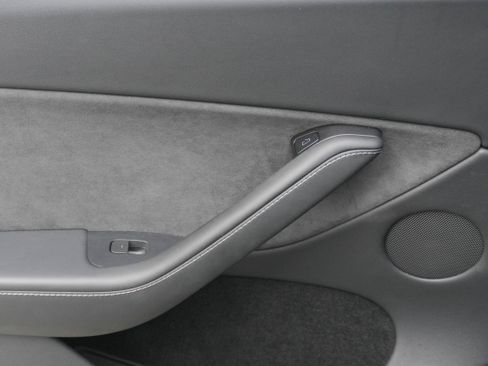 Used 2024 Tesla Model Y Long Range image 30