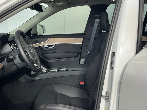 Used 2025 Volvo XC90 B5 Core w/ Protection Package Premier image 22