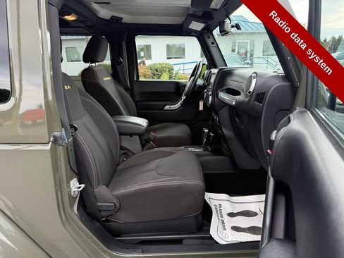 Used 2015 Jeep Wrangler Sahara w/ Dual Top Group AWD/4WD image 33