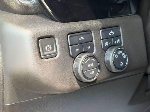 Used 2024 Chevrolet Silverado 1500 LT AWD/4WD image 20