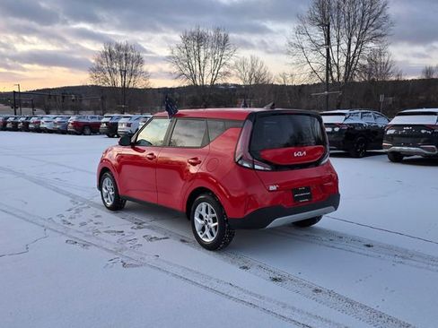 Certified 2025 Kia Soul LX w/ LX Technology Package FWD image 6