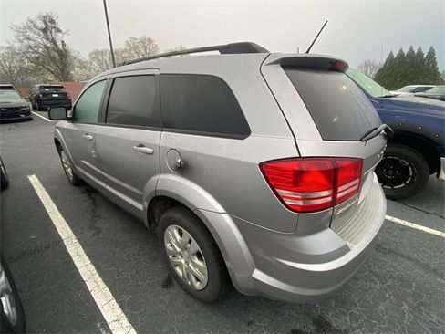 Used 2018 Dodge Journey SE image 4