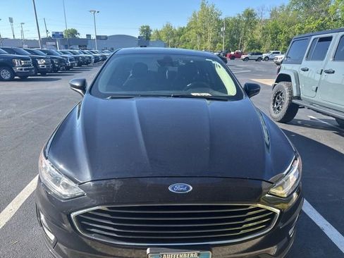 Used 2020 Ford Fusion SE FWD image 2