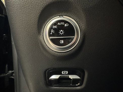 Used 2025 Mercedes-Benz C 300 4MATIC Sedan image 67