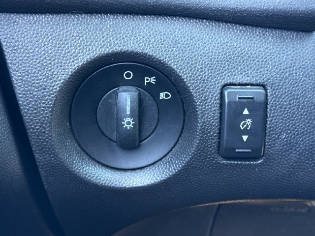 Used 2013 Ford Fiesta SE FWD image 33