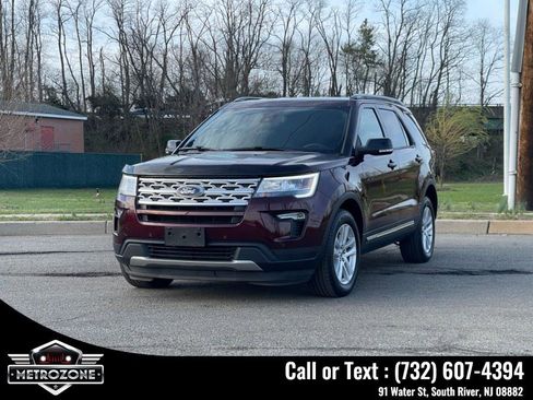 Used 2018 Ford Explorer XLT w/ Equipment Group 202A image 2