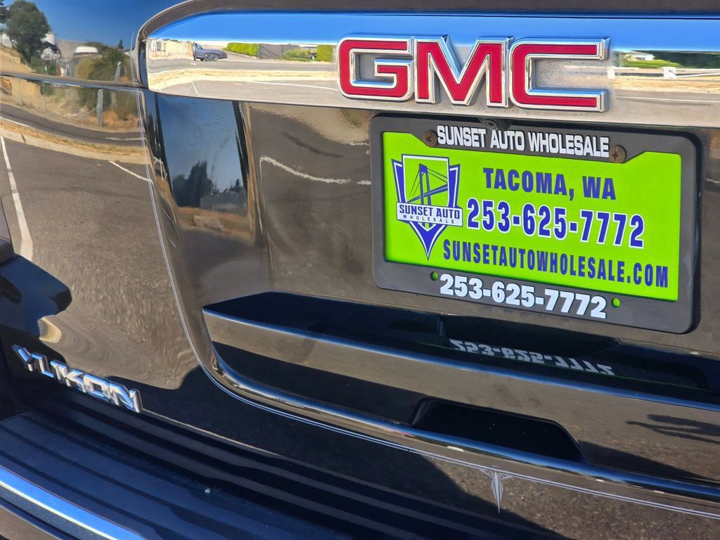 Used 2016 GMC Yukon Denali w/ Open Road Package AWD/4WD image 19